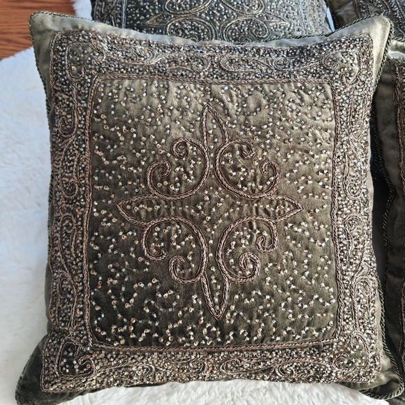 Set of 2 Bombay (16") Green Beaded Medallion Pillows Velvet Feather Down - Picture 8 of 11